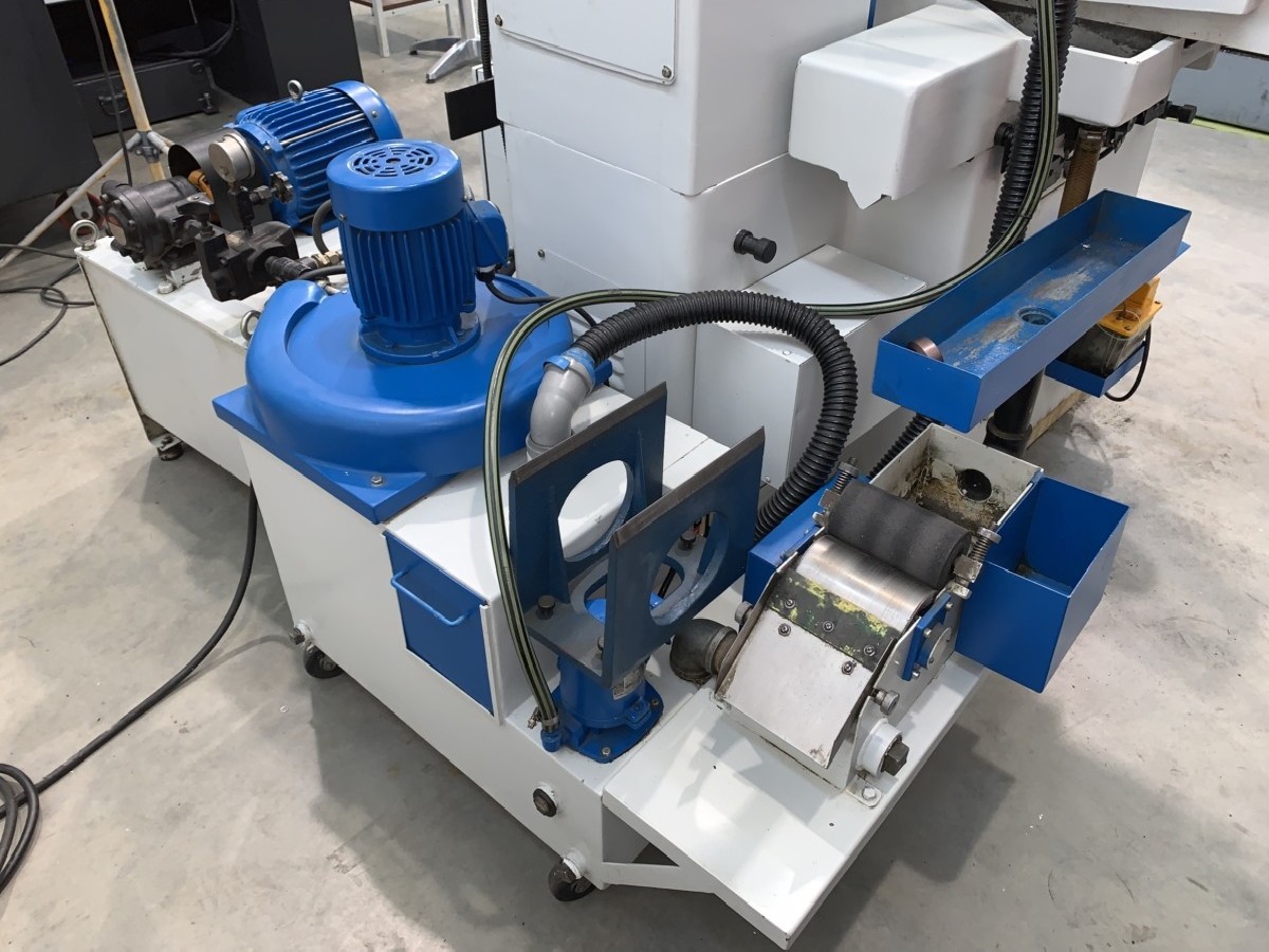 Surface Grinding Machine Horizontal KENT KGS306AHD used buy P0119436