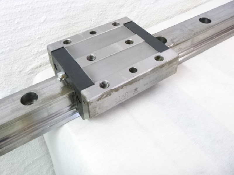 Linear drive STAR 1604-594-10 Länge: 2520mm Artikel besteht aus zwei Linearführungswagen und einer Linearführungsschiene gebraucht, geprüft  photo on Industry-Pilot