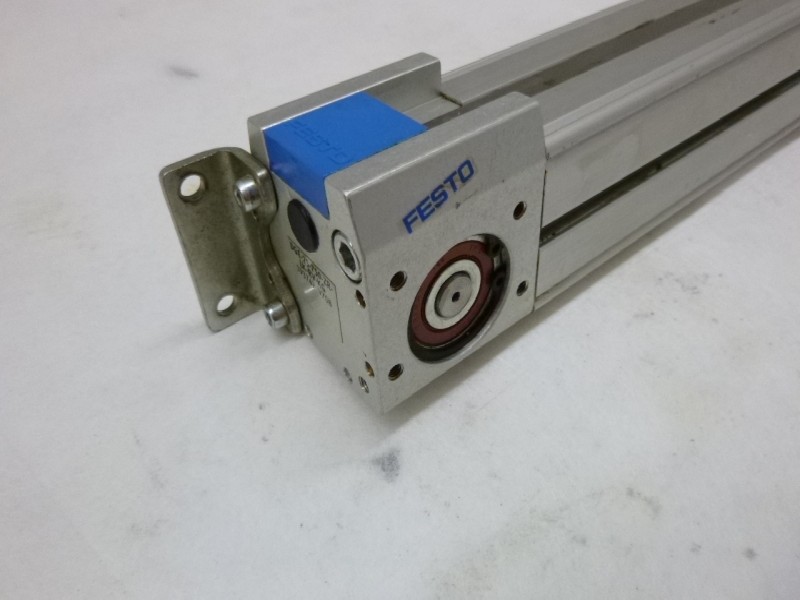 Линейный привод FESTO DGE-25-750-ZR-LV-RV-KG gebraucht ! фото на Industry-Pilot