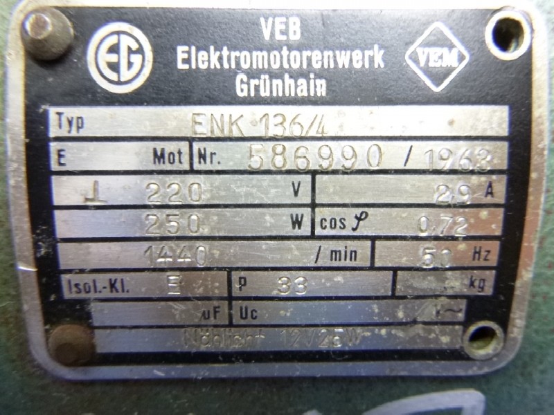 Трехфазный сервомотор VEM, ELEKTROMOTORENWERK GRÜHNHAIN ENK 136/4( ENK136/4 ) mit mech. Kupplung und Bremse Durchmesser Keilriemenscheibe: Ø 105 mm gebraucht !  фото на Industry-Pilot