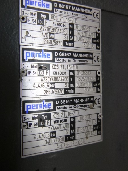 محرك سيرفو تيار متردد PERSKE Typ: KCS 71.16-2 D ( KCS71.16-2D ) Wellendurchmesser: Ø 35 mm eine Kühlrippe ist beschädigt gebraucht, geprüft  الصورة على Industry-Pilot