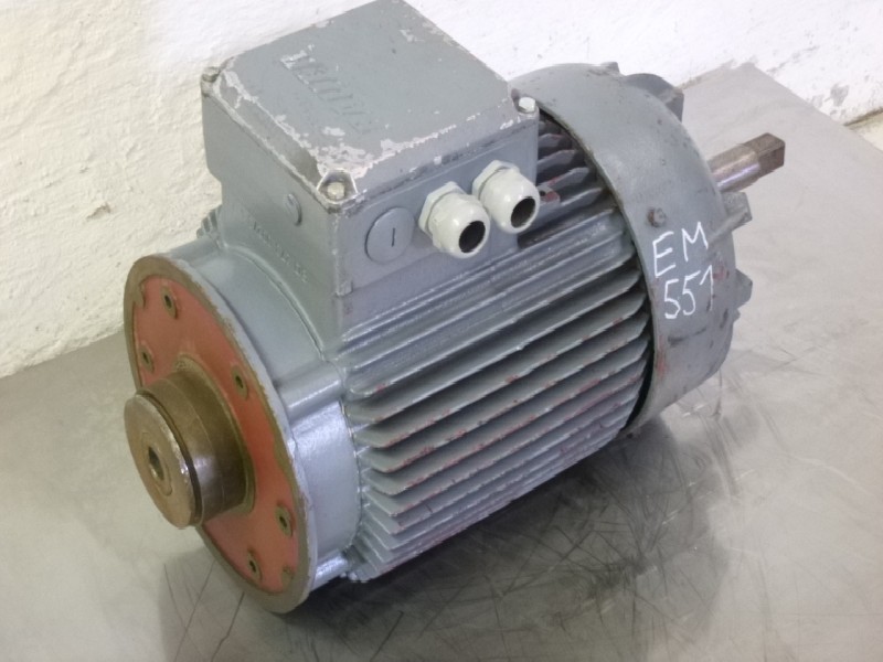 Three-phase servo motor BAUER G93-10/DP5A82-429 Wellendurchmesser: Ø 40 mm Flanschdurchmesser: Ø 300 mm gebraucht, zwei Geschwindigkeiten ! photo on Industry-Pilot