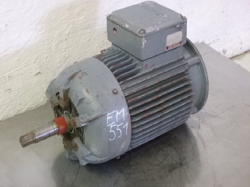 Three-phase servo motor BAUER G93-10/DP5A82-429 Wellendurchmesser: Ø 40 mm Flanschdurchmesser: Ø 300 mm gebraucht, zwei Geschwindigkeiten ! photo on Industry-Pilot