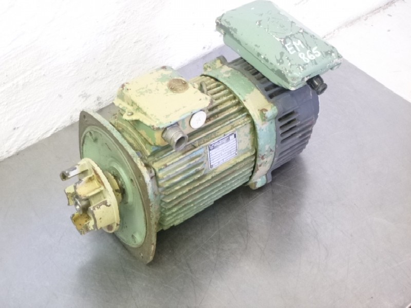 محرك سيرفو تيار متردد Drehstrom- Elektromotor mit Bremse VEM BMR 112 M4( BMR112M4 ) Bremse: 2 BFLM 10 Wellendurchmesser: Ø 32 mm Passend u a zu FSS250 gebraucht, geprüft ! الصورة على Industry-Pilot