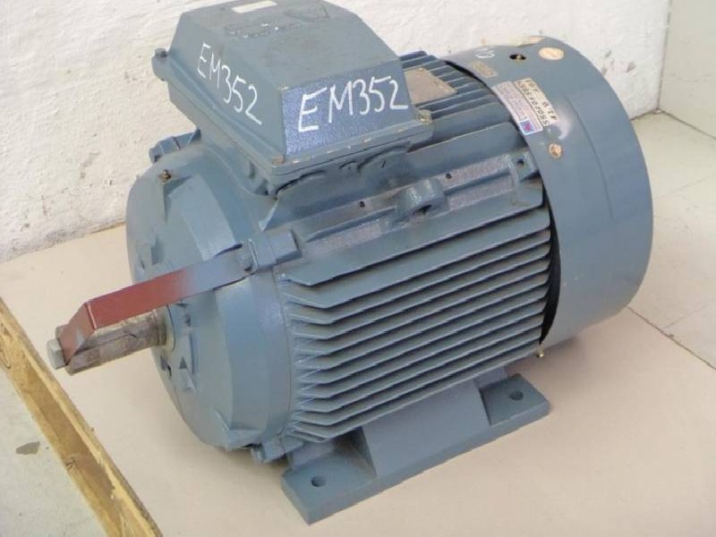 Three-phase servo motor ABB Typ: M2QA200L2B B3 ( M2QA200L2BB3 ) Neu  photo on Industry-Pilot