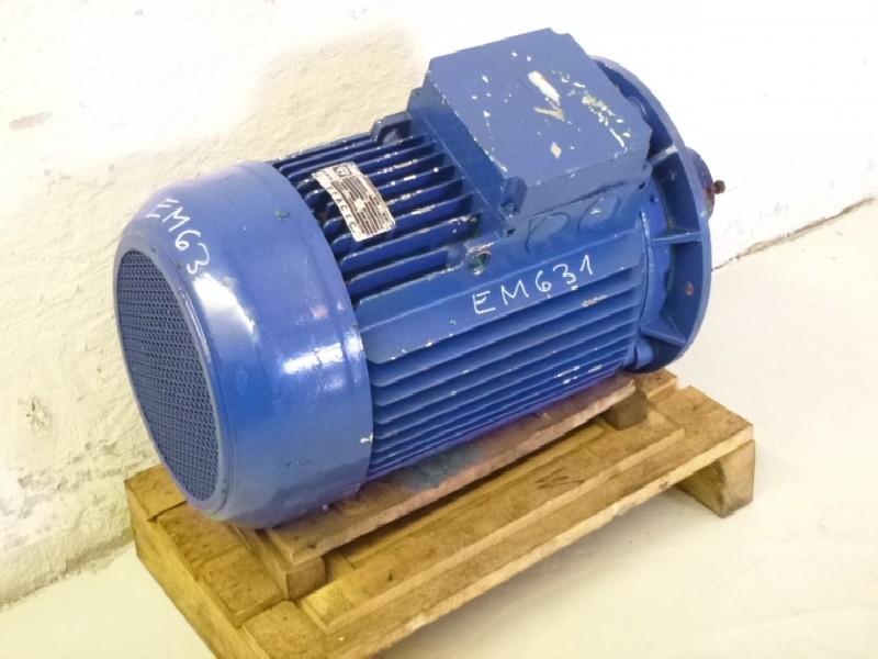 Three-phase servo motor EFACEC BF5 200 L82 ( BF5200L82 ) Wellendurchmesser: Ø 55 mm gebraucht ! photo on Industry-Pilot