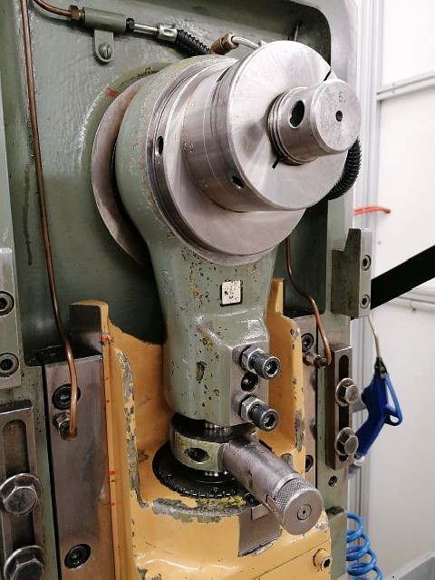 Штамповочный автомат BEUTLER PEF 16  фото на Industry-Pilot