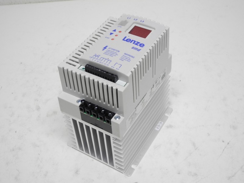 Частотный преобразователь  Lenze AC Tech ESMD302X2TXA XX1K22 230V 3 PE AC 3.0kW 3kw UNUSED UNBENUTZT OVP фото на Industry-Pilot