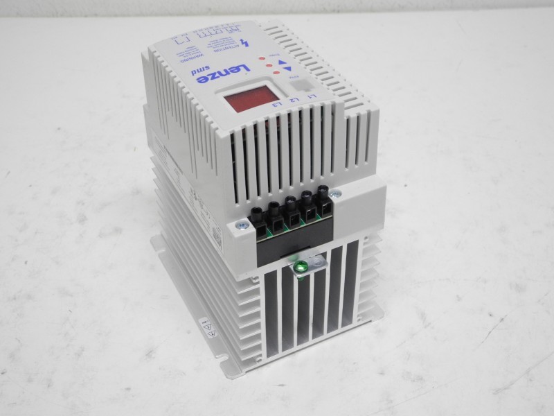 Частотный преобразователь  Lenze AC Tech ESMD302X2TXA XX1K22 230V 3 PE AC 3.0kW 3kw UNUSED UNBENUTZT OVP фото на Industry-Pilot