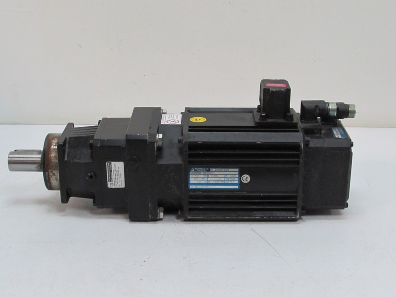 Серводвигатели  Baumüller DS 71-K 250919 Servomotor 4,3kW 3000min.-1 Getriebe i: 7 Top Zustand фото на Industry-Pilot