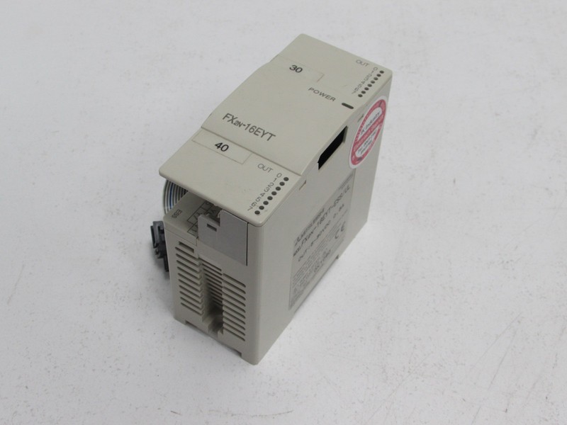 Servomoteur Mitsubishi FX2N-16EYT-ESS/UL Programmable Controller TESTED Top Zustand Images sur Industry-Pilot