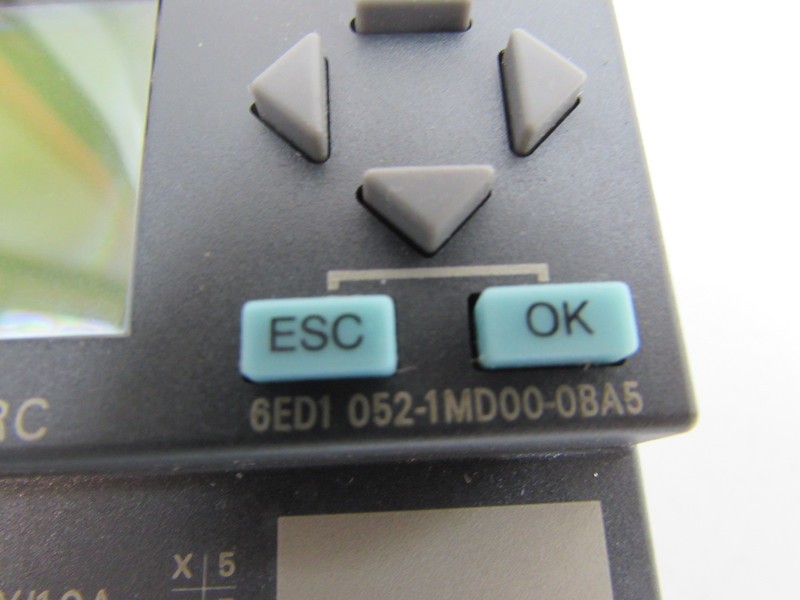 Module Siemens Logo 6ED1 052-1MD00-0BA5 24VDC Steuerungsmodul 12/24RC Top Zustand photo on Industry-Pilot