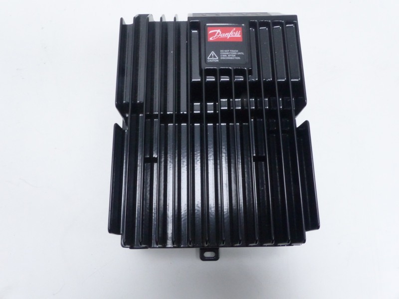 Частотный преобразователь Danfoss FCD 303 Frequenzumrichter 175N1712  FCD303PT4P66STR1D0F00T52C0 unused фото на Industry-Pilot