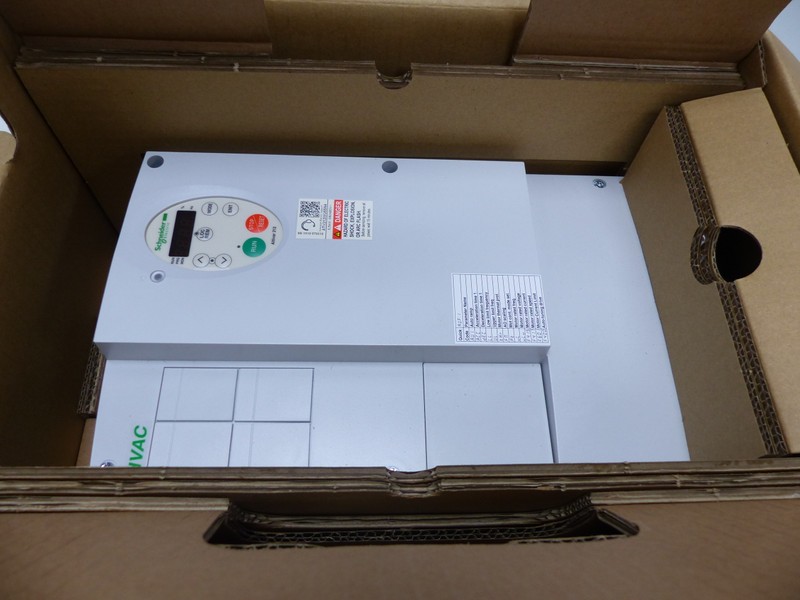 Частотный преобразователь Schneider Electric Altivar 212 ATV212WU55N4 5,5kW 400V 7,5HP IP55 UNUSED OVP фото на Industry-Pilot