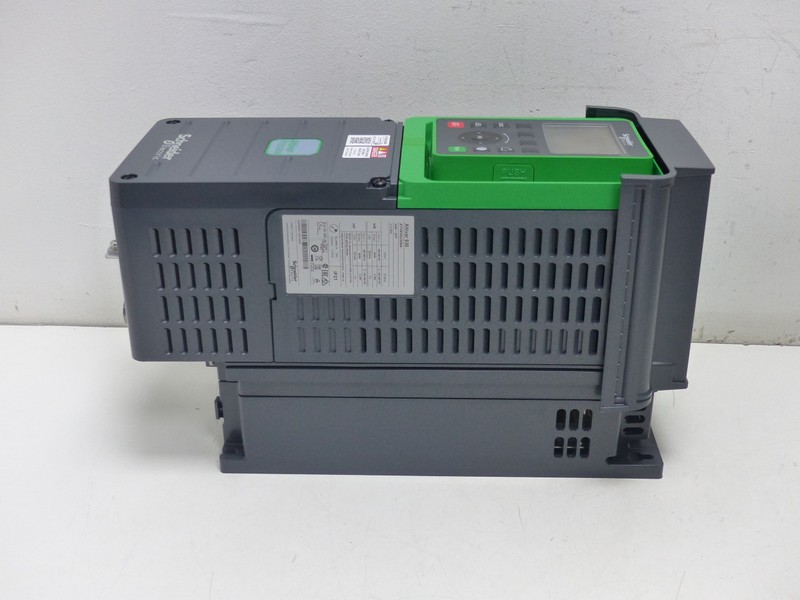 Frequency converter Schneider Electric Altivar Process ATV930U30N4 3kW 400V unbenutzt OVP photo on Industry-Pilot