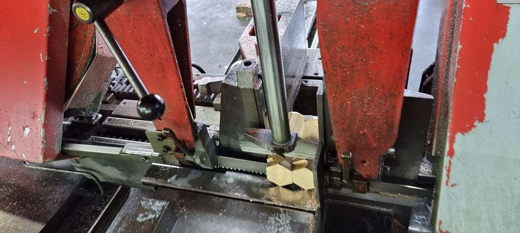 Automatic bandsaw machine - Horizontal  Amada  photo on Industry-Pilot