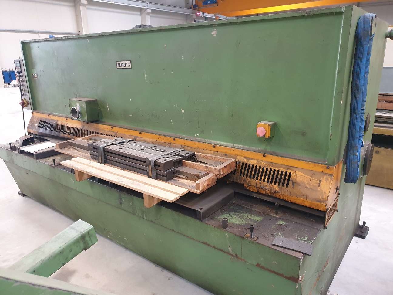 Hydraulic guillotine shear  Hanseatic HS 10-3100 photo on Industry-Pilot
