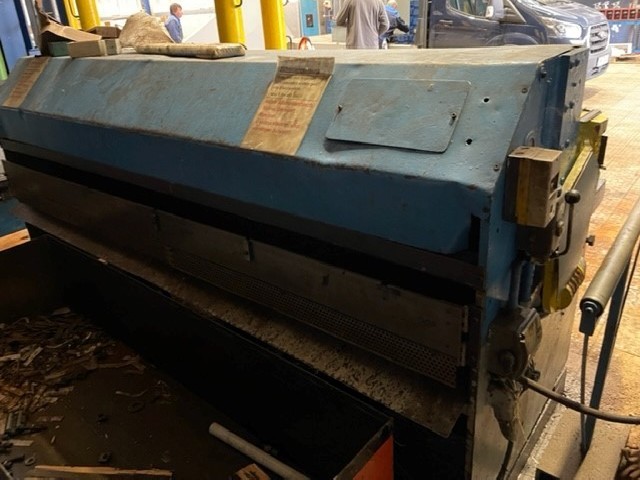 Hydraulic guillotine shear  LOTZE KSHY 2537 photo on Industry-Pilot