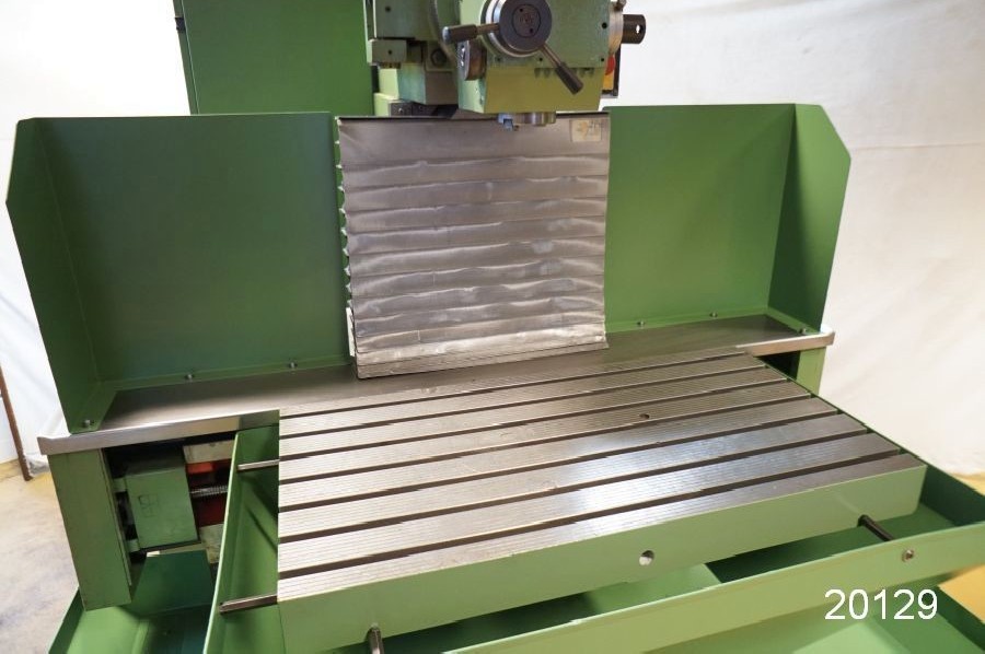 Toolroom Milling Machine - Universal HERMLE UWF 900 photo on Industry-Pilot