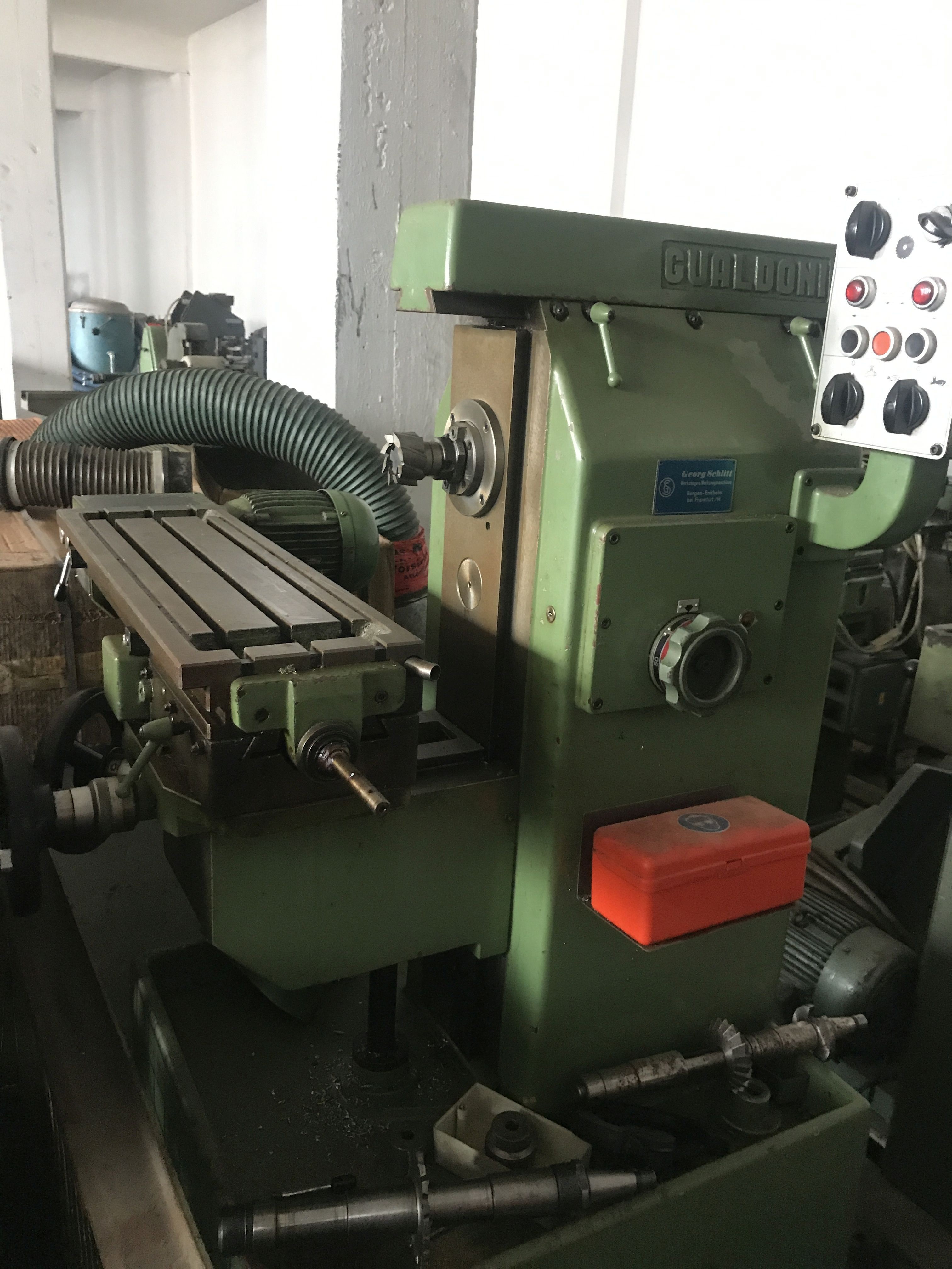 Milling machine conventional GUALDONI G 61 Z photo on Industry-Pilot