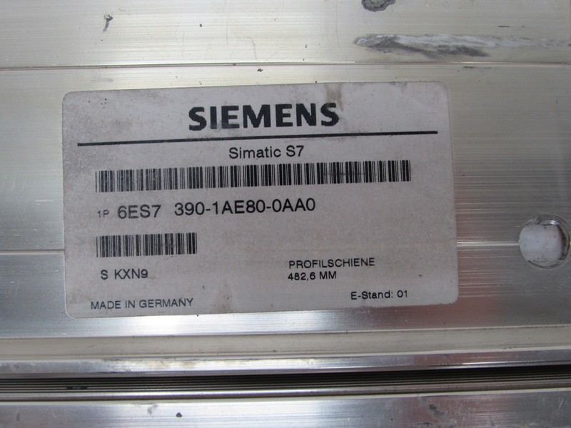  SIEMENS 6ES7 390-1AE80-0AA0  6ES7390-1AE80-0AA0 Profilschiene 482,6mm E-St.01 الصورة على Industry-Pilot