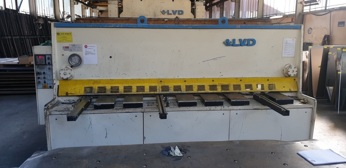 Hydraulic guillotine shear  LVD HST-C 31/13 photo on Industry-Pilot