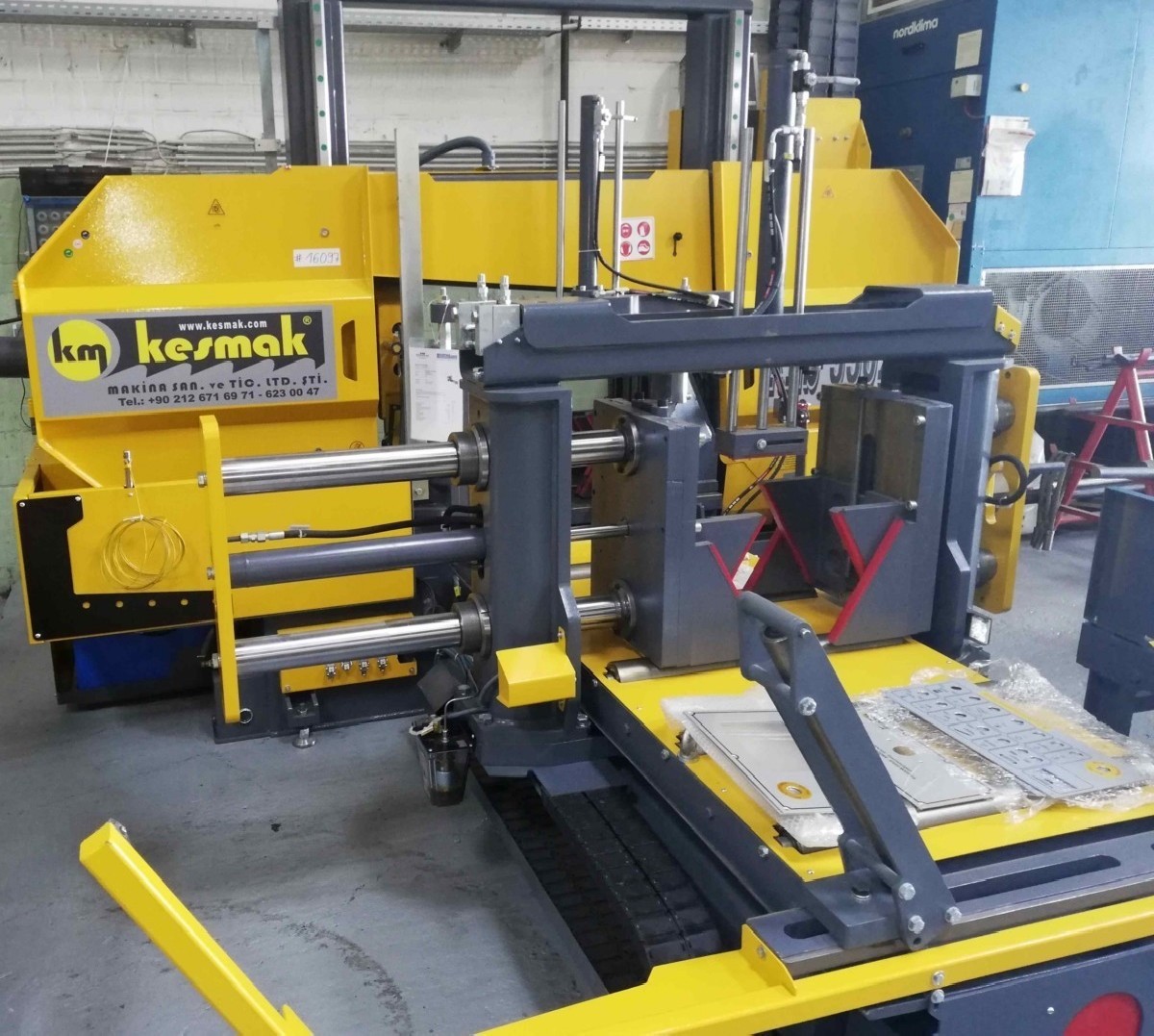 Bandsaw metal working machine - horizontal KM Kesmak KLS 550 x 700 photo on Industry-Pilot