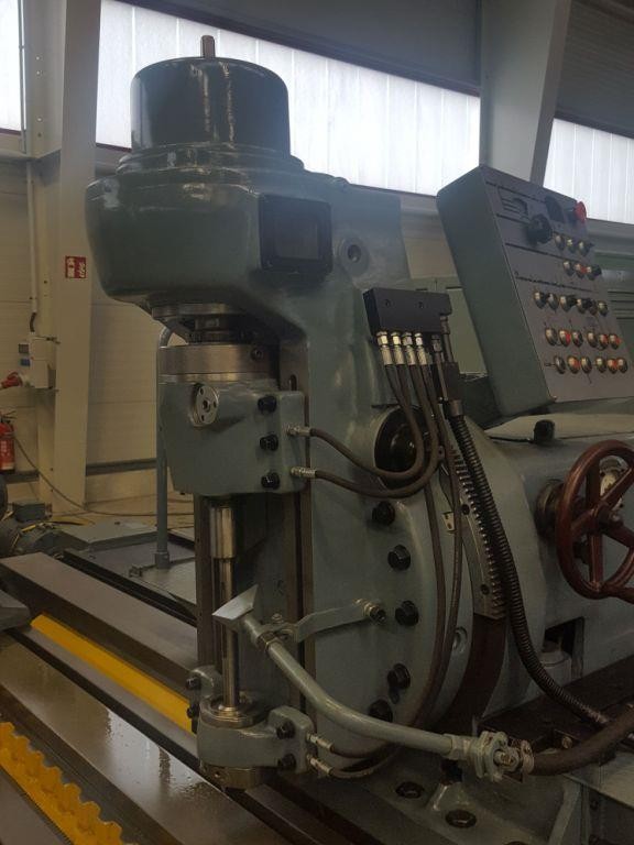 Zahnrad-Abwälzfräsmaschine - horizontal STANKO 5 B 370 Bilder auf Industry-Pilot
