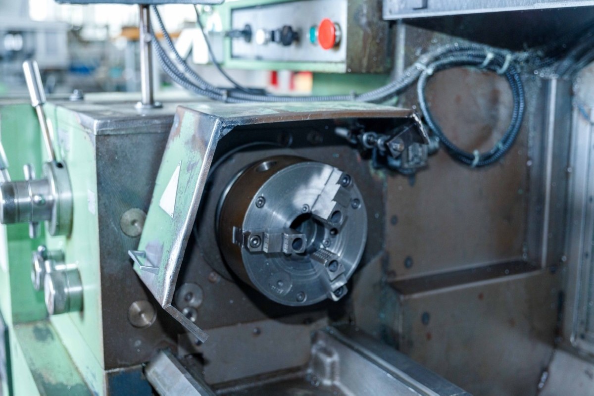 Leit- und Zugspindeldrehmaschine TOS SUI 40 Bilder auf Industry-Pilot
