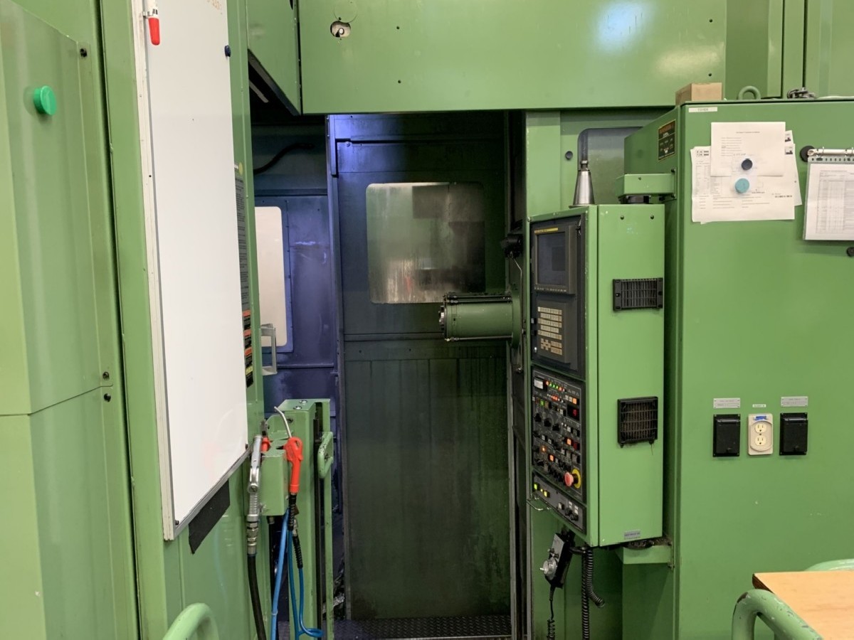 Machining Center - Universal YASDA YBM 900N photo on Industry-Pilot