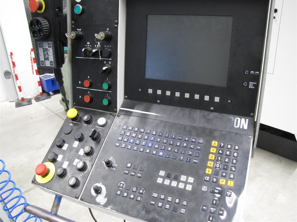 Обрабатывающий центр - вертикальный MIKRON UM 710/900 фото на Industry-Pilot