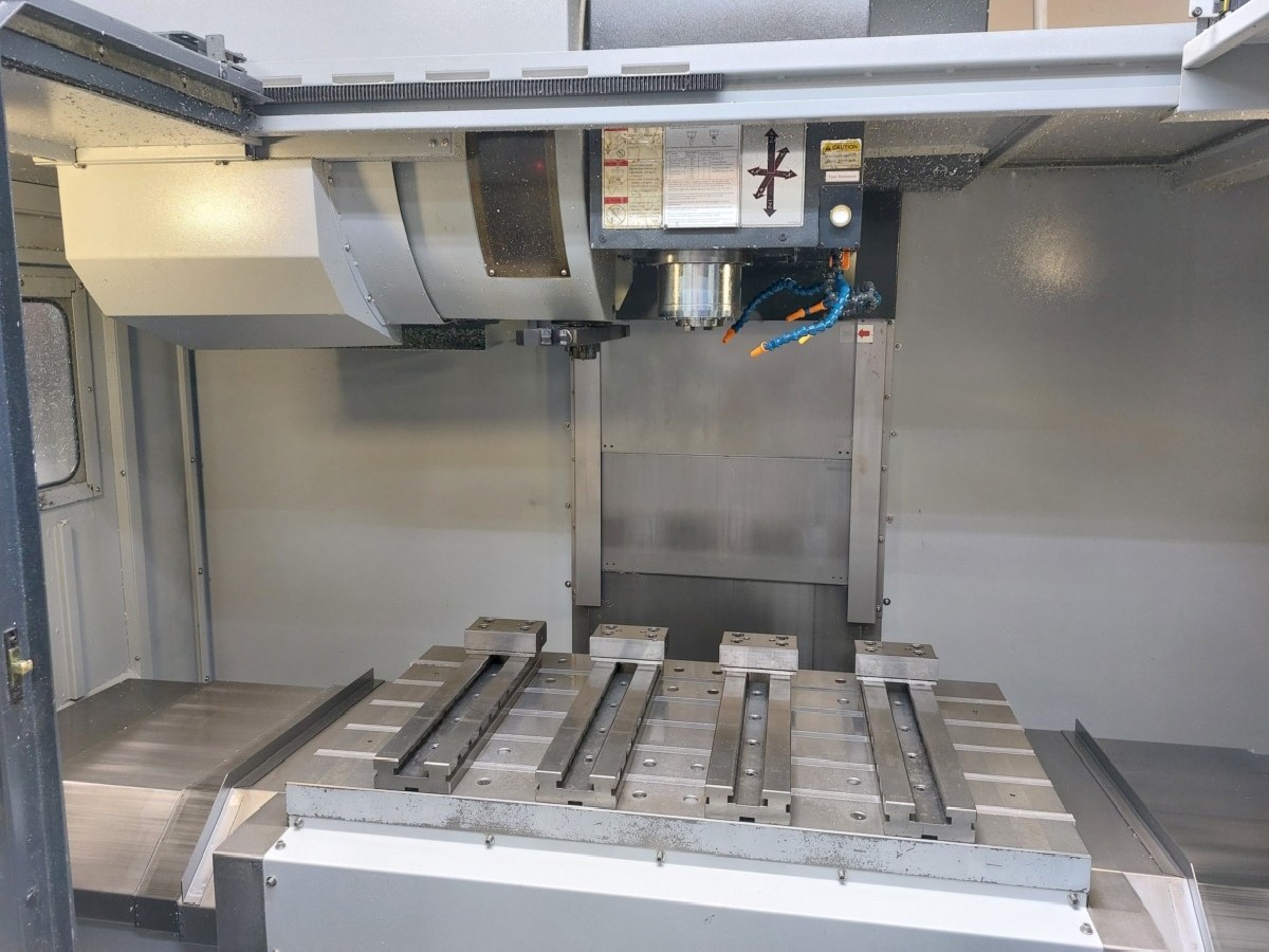 Machining Center - Vertical ACCUWAY UM 110 photo on Industry-Pilot