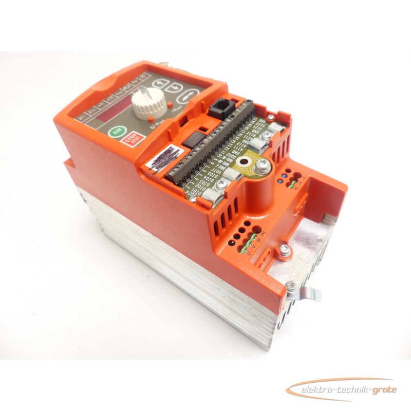 Frequenzumrichter SEW Eurodrive MC07A008-2B1-4-00 / 826953X Frequenzumrichter SN: MK116929 Bilder auf Industry-Pilot