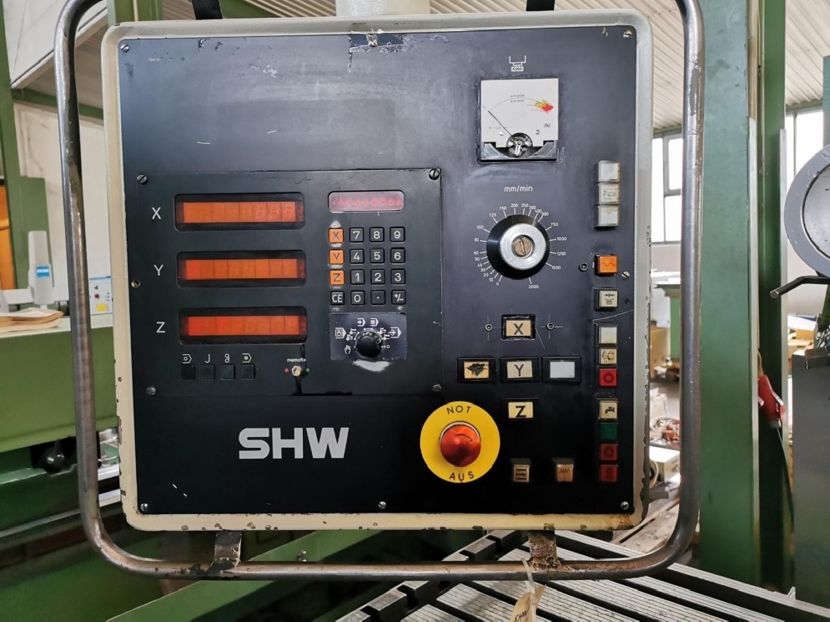 Werkzeugfräsmaschine - Universal SHW UF 21 Bilder auf Industry-Pilot
