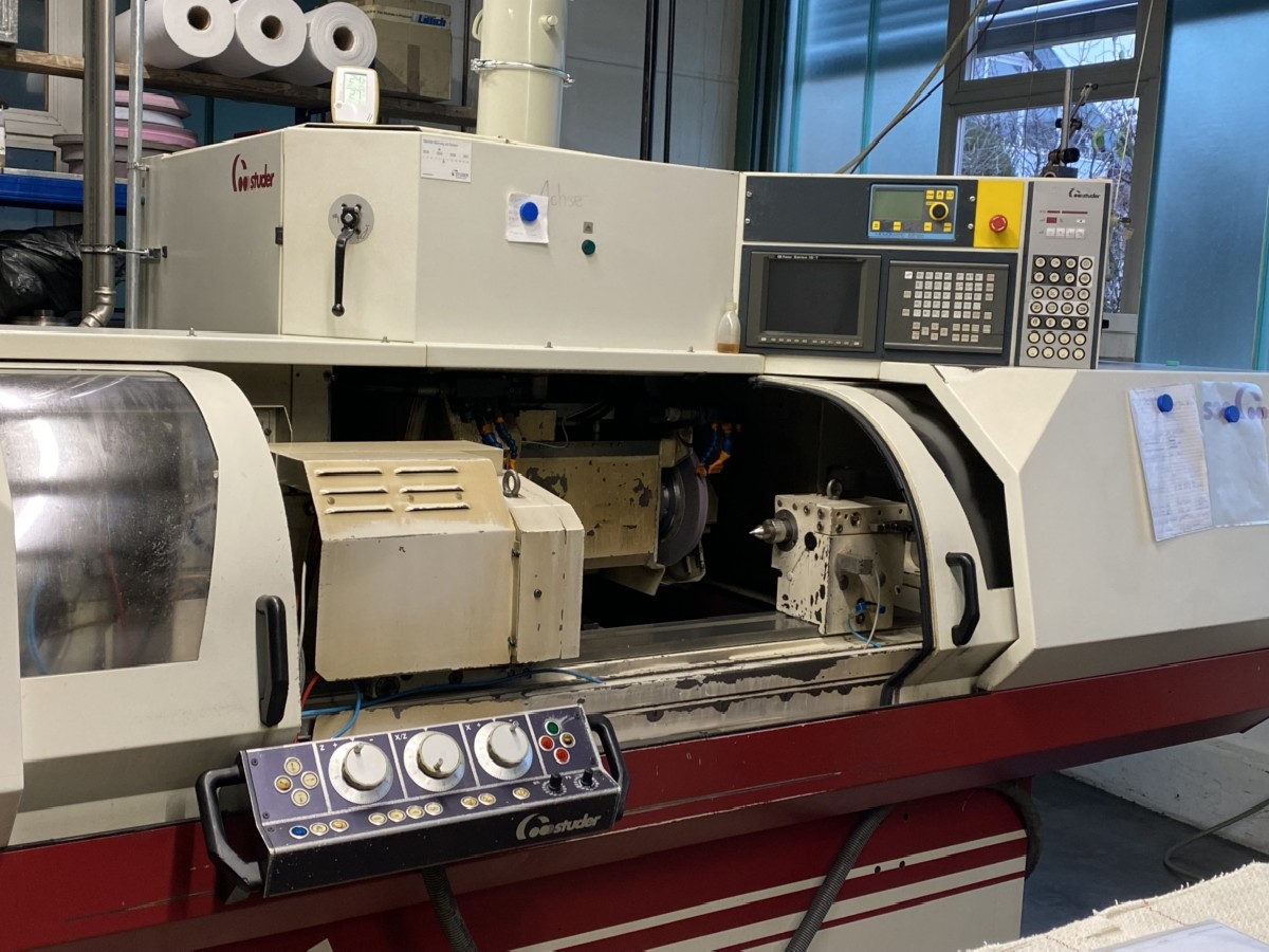 Cylindrical Grinding Machine - Universal STUDER S30 lean PRO photo on Industry-Pilot