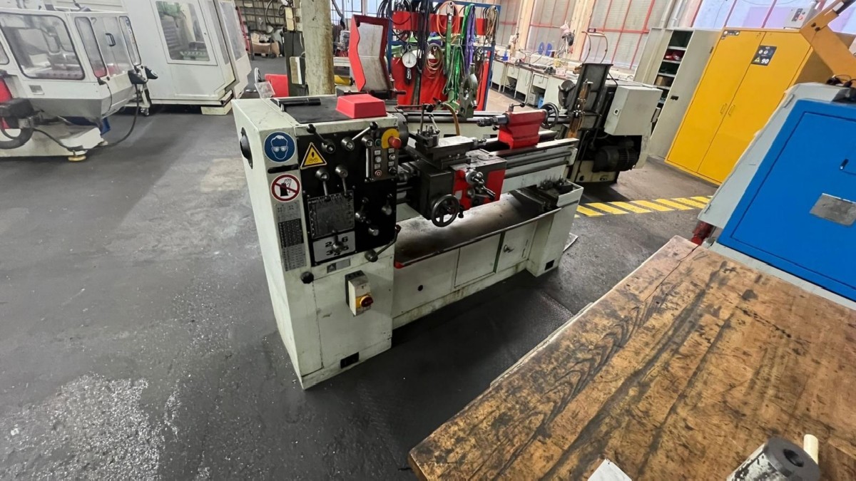 Screw-cutting lathe TOS S32 photo on Industry-Pilot