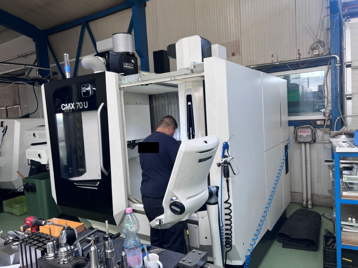 Machining Center - Universal DMG-MORI CMX 70 U photo on Industry-Pilot