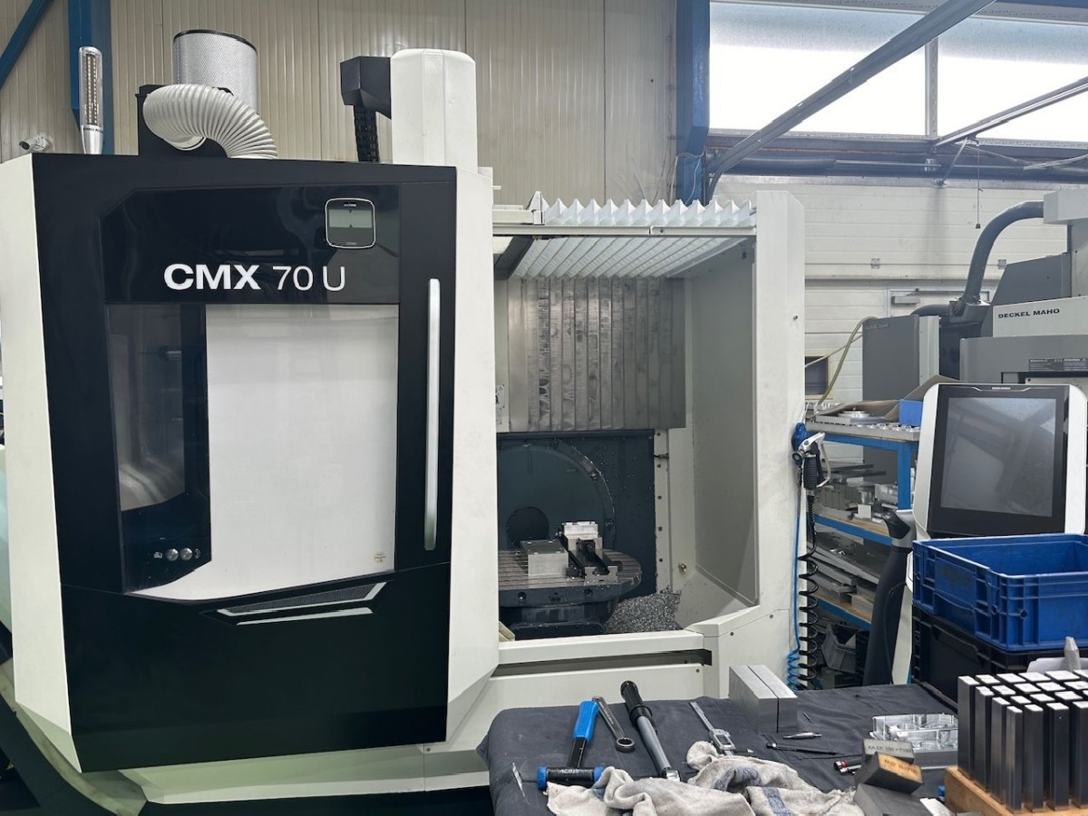 Machining Center - Universal DMG-MORI CMX 70 U photo on Industry-Pilot