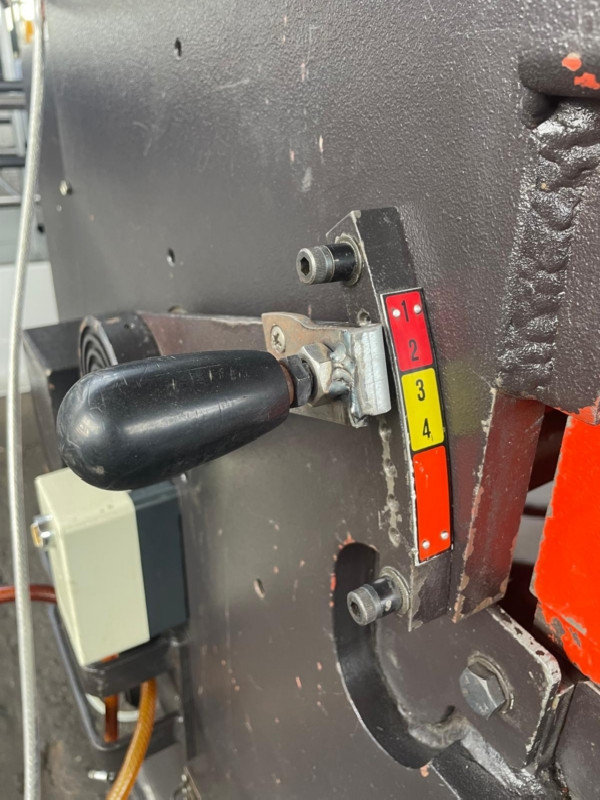 Hydraulic guillotine shear  AMADA GPN 425 photo on Industry-Pilot