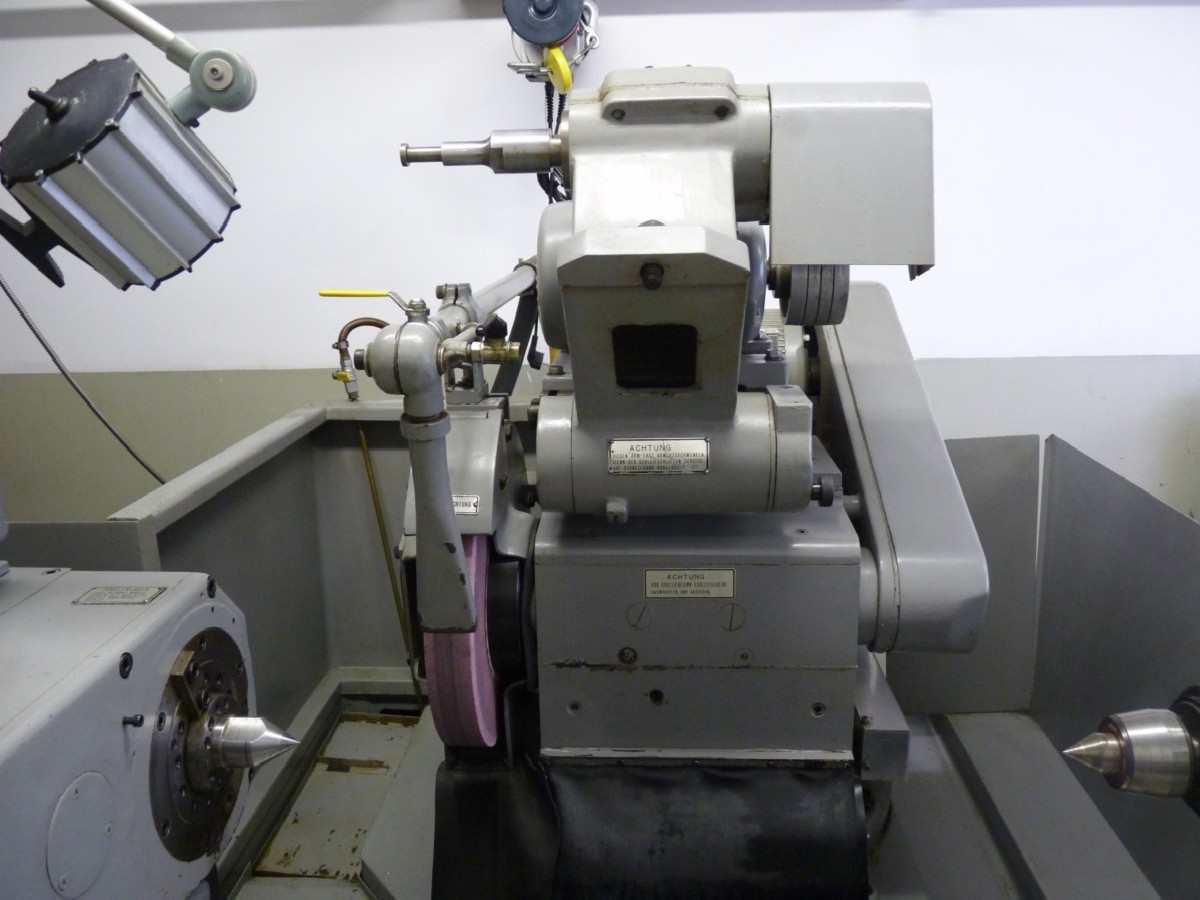 Cylindrical Grinding Machine - Universal OKUMA GU 33 x 100 photo on Industry-Pilot