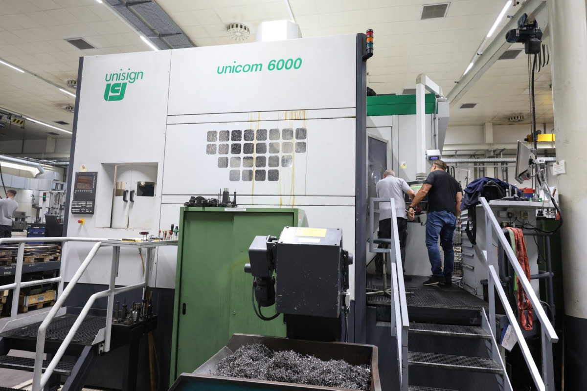 Machining Center - Universal UNISIGN UNICOM 6000 photo on Industry-Pilot