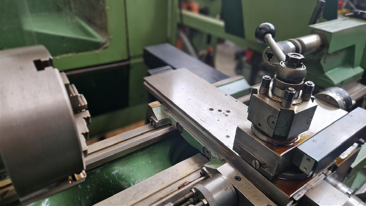 Screw-cutting lathe COLCHESTER Master 2500 photo on Industry-Pilot