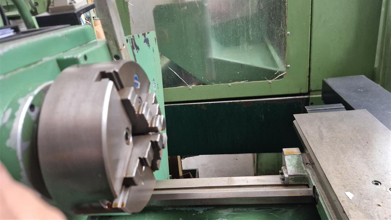 Screw-cutting lathe COLCHESTER Master 2500 photo on Industry-Pilot