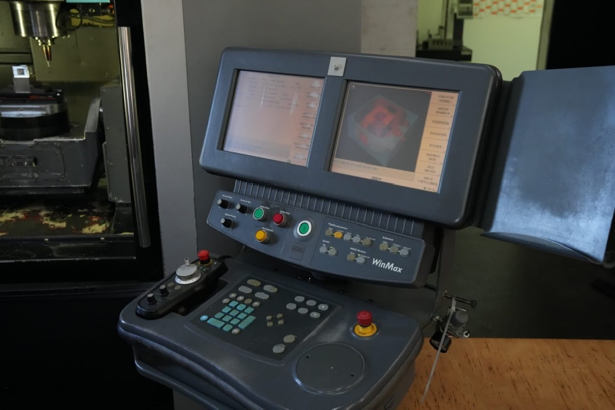 Machining Center - Universal HURCO VMX 30Ui photo on Industry-Pilot