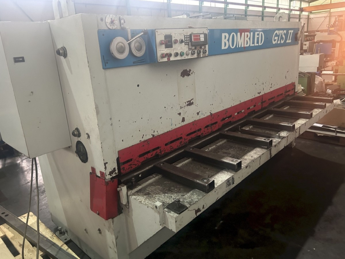 Hydraulic guillotine shear  BOMBLED GTS II 3010 photo on Industry-Pilot