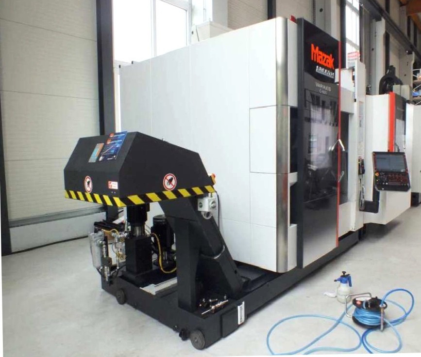 Machining Center - Universal MAZAK Variaxis C-600 photo on Industry-Pilot