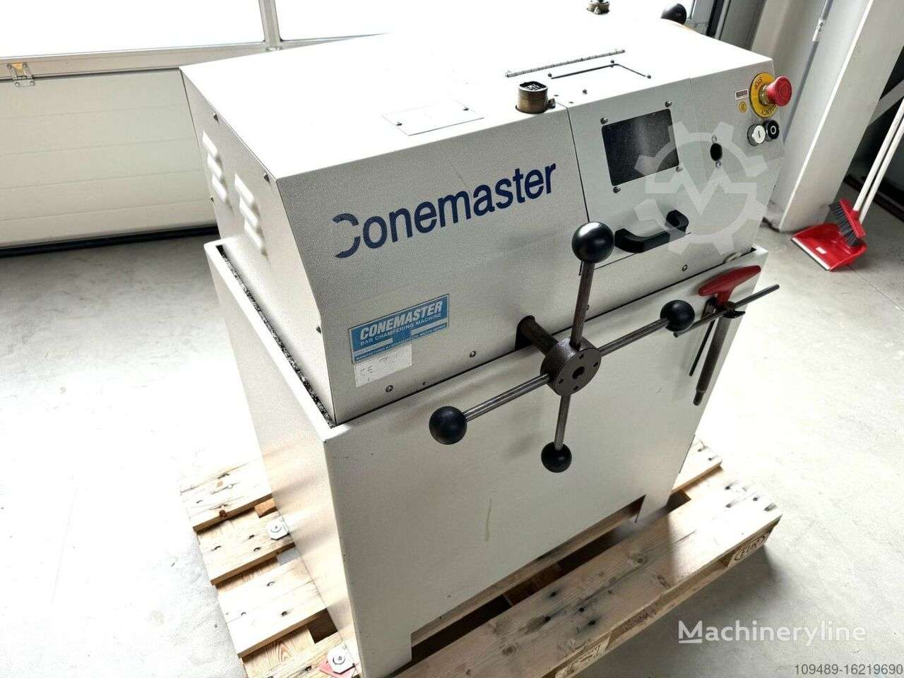 Станок для снятия фасок CONEMASTER CM 3 Stangenanfasmaschine фото на Industry-Pilot