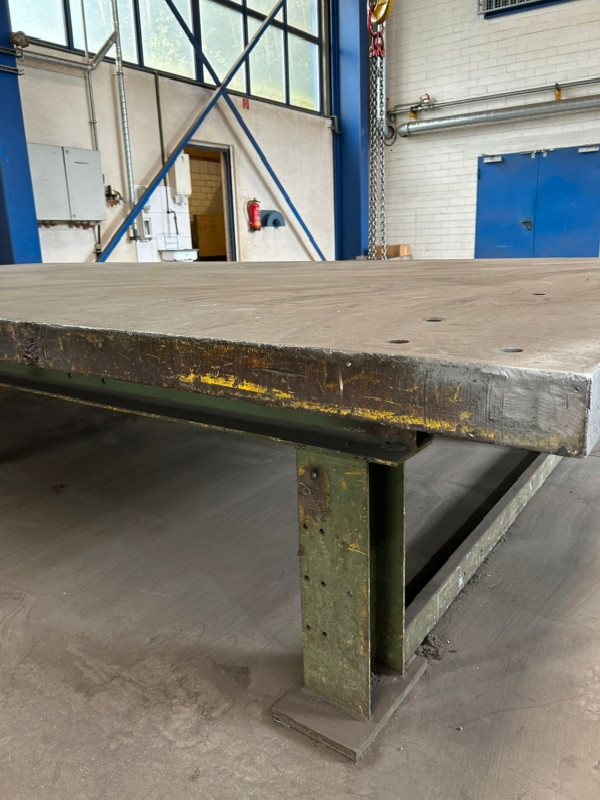 Welding table  Schweiss/Richttisch photo on Industry-Pilot