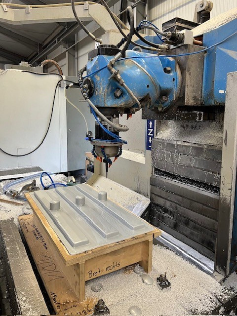 Bed Type Milling Machine - Vertical MTE Kompakt plus photo on Industry-Pilot