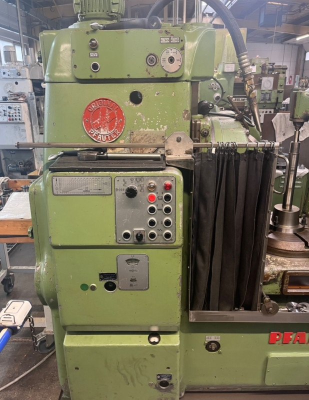 Gearwheel hobbing machine vertical PFAUTER P 400 photo on Industry-Pilot